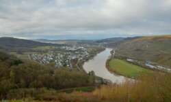 Noch ein Blick über das Moseltal Noch ein Blick über das Moseltal