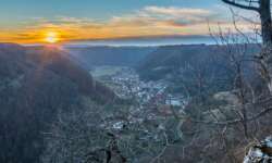 Blick vom Sophienfelsen über das Lenninger Tal Blick vom Sophienfelsen über das Lenninger Tal