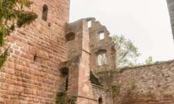 Tolle Ruine mit vielen Bänkchen Tolle Ruine mit vielen Bänkchen