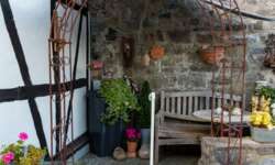 Müllcontainer hübsch versteckt Müllcontainer hübsch versteckt