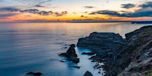 Blick auf das Fort de Capucins in der blauen Stunde Blick auf das Fort de Capucins in der blauen Stunde