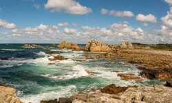 Bretagne - Die tolle Küste hinter dem Haus zwischen den Felsen Bretagne - Die tolle Küste hinter dem Haus zwischen den Felsen