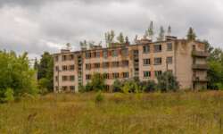 Verlassene Trabantenstadt im Nirgendwo Verlassene Trabantenstadt im Nirgendwo