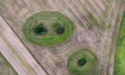 Ein Dolinenpaar aus der Luft Ein Dolinenpaar aus der Luft