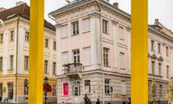 Der gelbe Rahmen vor dem Museum Der gelbe Rahmen vor dem Museum