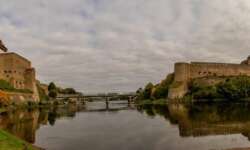 Narva-Panorama mit Grenzfluss Narva-Panorama mit Grenzfluss