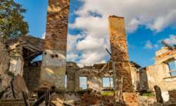 Immerhin, die Kamine stehen noch Immerhin, die Kamine stehen noch