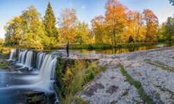 Herbstlicher Wasserfall Herbstlicher Wasserfall