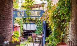 Hinterhof an der Burgmauer Hinterhof an der Burgmauer