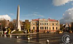 Die Siegessäule und das Bezirksgericht Die Siegessäule und das Bezirksgericht