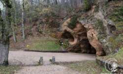 Eingang zur Höhle Eingang zur Höhle
