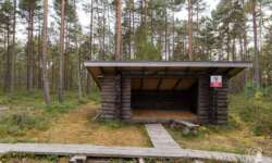 Übernachtungshütte im Saremoo Moor Übernachtungshütte im Saremoo Moor