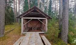 Einsame Hütte im Wald Einsame Hütte im Wald