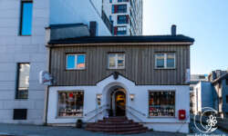 Eins der wenigen historischen Häuser Eins der wenigen historischen Häuser