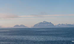 Erster Blick auf die Lofoten-Kette Erster Blick auf die Lofoten-Kette