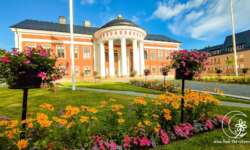 Das Rathaus von Häürnosand - ist rosa :-) Das Rathaus von Häürnosand - ist rosa :-)