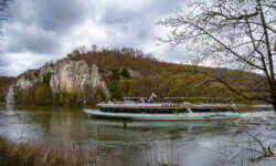 Schifffahrt durch den Donaudurchbruch Schifffahrt durch den Donaudurchbruch