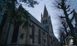 Kirche am Rande der Stadt Kirche am Rande der Stadt