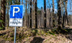 Der Parkplatz in der Nähe der Quelle Der Parkplatz in der Nähe der Quelle