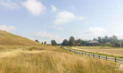 Wege zwischen den Hügeln Wege zwischen den Hügeln