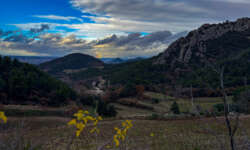 Abendblick über den kleinen Gebirgszug Abendblick über den kleinen Gebirgszug