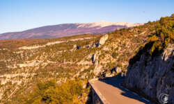 Blick durch Nesque auf Verdon Blick durch Nesque auf Verdon