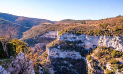 Felsen der Nesque-Schlucht Felsen der Nesque-Schlucht
