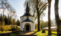Vor der Kapelle Vor der Kapelle