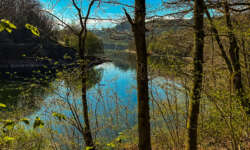 Der See zwischen den Häusern Der See zwischen den Häusern
