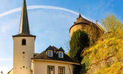 Die KIrche von Esch Die KIrche von Esch