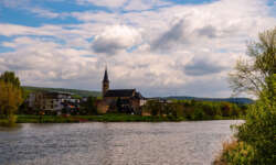 Gegenüber liegt Deutschland Gegenüber liegt Deutschland